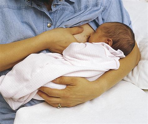 feeding mother cradle position hold infant nursekey newborn